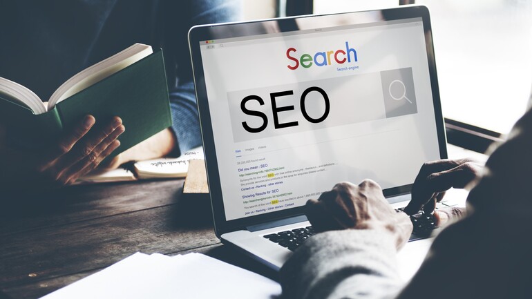 Faktor SEO yang Paling Menentukan di 2026: Rekomendasi RajaSEO.com untuk Website Anda