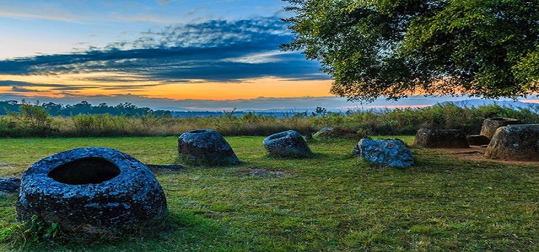 Mengenal Plain of Jars, Dataran dengan Ribuan Guci Raksasa yang Misterius