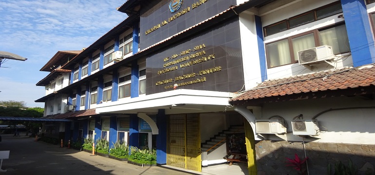 Pilihan Tepat Menuntut Ilmu Dunia dan Akherat