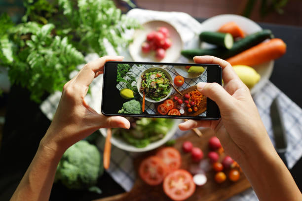 Promosi Cerdas Melalui Kolaborasi Sosmed Antar Bisnis Kuliner di Rajakomen.com