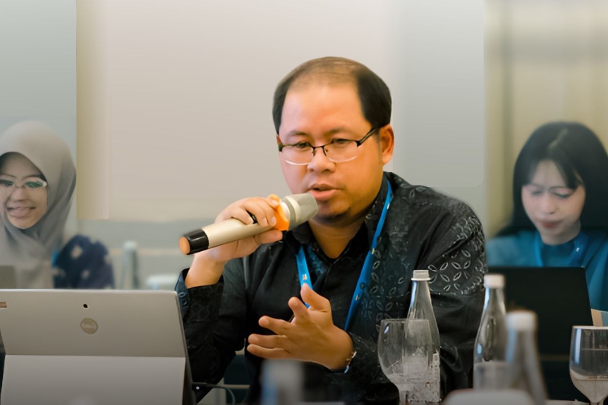 Berikut profil dosen berprestasi Al Ma'soem Ryzki Wiryawan pakar konservasi heritage dan penulis sejarah aktif