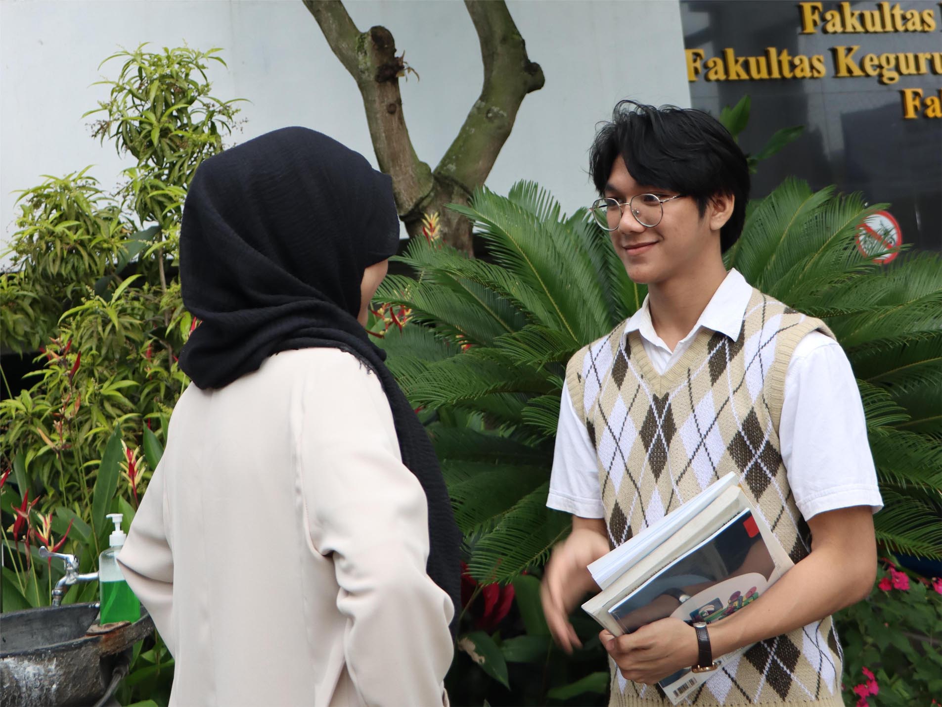 Biaya Pendidikan Untuk Kelas Reguler dan Non Reguler Per Semester Adalah 5 Juta Jurusan Pendidikan Bahasa Inggris Kampus Kelas Karyawan di Bandung