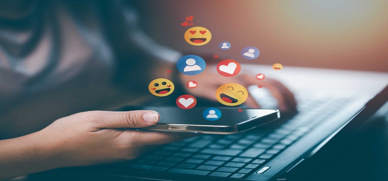 Media Sosial Menjadi Alat Komunikasi yang Nyaris Tak Tergantikan