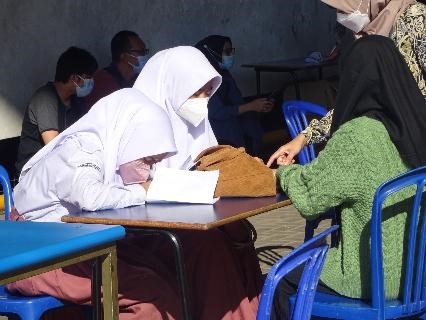 Mengajarkan Kepedulian melalui Pendidikan di Sekolah dan Pesantren