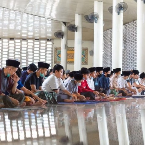 Mengasah Kemampuan Bahasa dan Komunikasi: Ekstrakurikuler Bahasa Favorit di SMP Islam Al Masoem Bandung