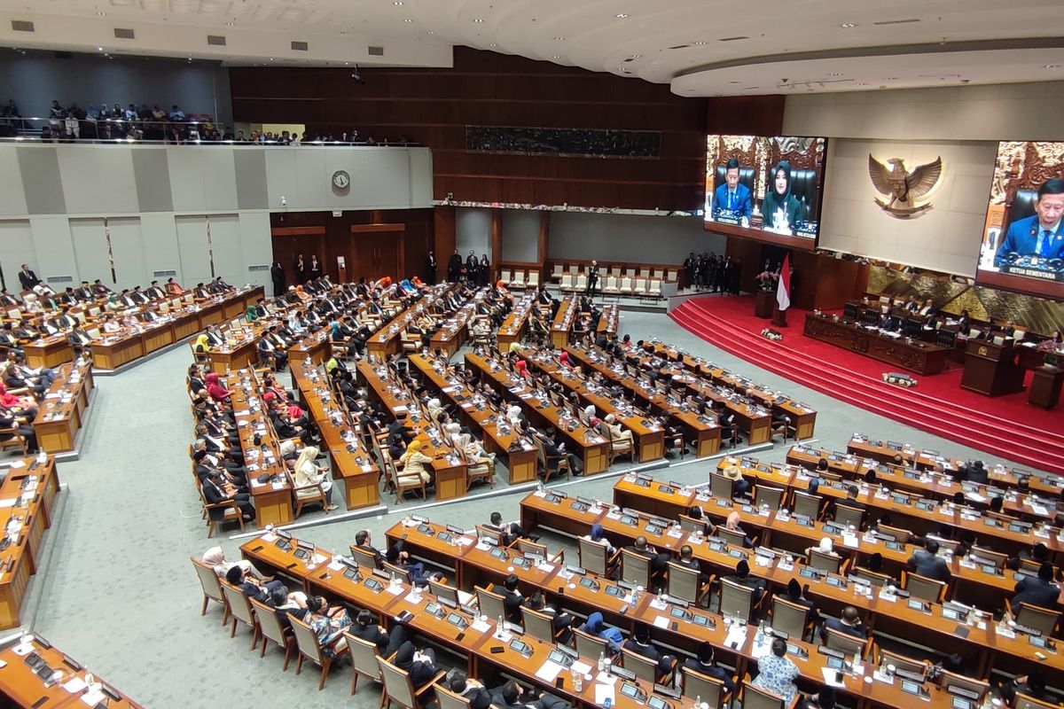 Akuntabilitas dan Transparansi Kinerja Anggota DPR Periode 2025: Persepsi Publik dan Mekanisme Evaluasi