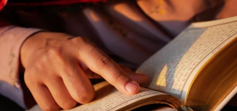 Al-Qurâ€™an di Genggaman Tapi Kenapa Masih Jarang Dibaca Padahal Scroll Nggak Pernah Absen
