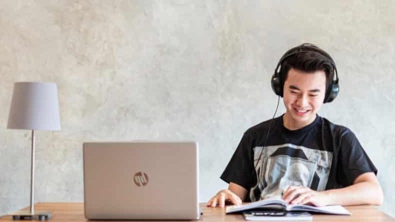 Latihan Listening TOEFL: Cara Melatih Konsentrasi agar Tidak Ketinggalan Informasi